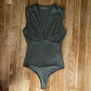 Abercrombie & Fitch Ruched V-neck Army Green Bodysuit